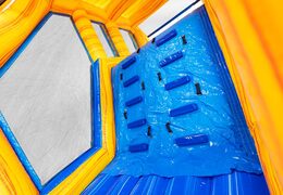 Ścianka wspinaczkowa w module Base Jump toru przeszkód