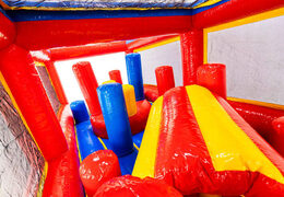 Dziura do czołgania i filary w module do rozbudowy trasy przeszkód w tematyce rollercoastera