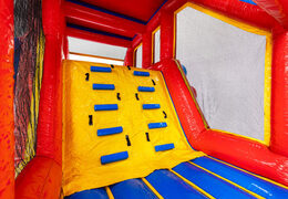 Ścianka wspinaczkowa w samodzielnie budowanej rozbudowie toru przeszkód Base Jump