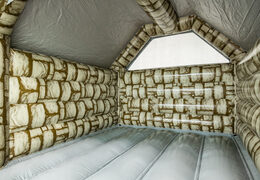 Wnętrze standardowego zamku dmuchanego Grey Brick