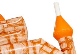 Pomarańczowa wieżyczka na standardowym zamku dmuchanym Orange Brick od JB w Meppel