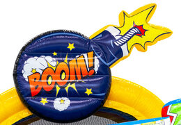 Figura 3D na dmuchanym zamku Dubbelslide w temacie komiksu z rysunkową bombą