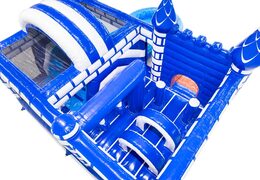 Wnętrze zamku dmuchanego z łukami, kolumnami i workami treningowymi na sprzedaż w JB