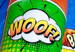 Nadmuchiwany zamek dmuchany A-frame Super Comic w tematyce komiksowej, idealny na wydarzenia i imprezy