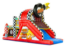 Zabawny tor przeszkód w stylu komiksowym z szczegółowymi ilustracjami