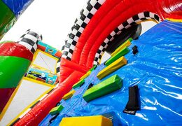 Nadmuchiwany tor przeszkód w stylu komiksowym z żywymi kolorami