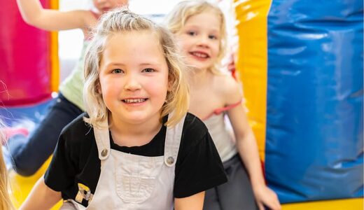 JB Inflatables Meppel, Leverancier Opblaasbare Attracties & Springkussens. Koop Inflatables Online of vraag naar de maatwerk mogelijkheden