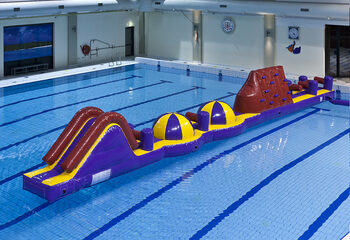 Spektakularny nadmuchiwany tor przeszkód o długości 17 metrów, mega run XL z różnymi ekscytującymi przedmiotami dla dzieci. Zamów nadmuchiwane atrakcje wodne już teraz online w JB Dmuchańce Polska