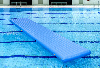 Kup ładną, hermetyczną matę wodną o długości 10 metrów zarówno dla młodych, jak i starszych. Zamów nadmuchiwane tory przeszkód online już teraz w JB Dmuchańce Polska