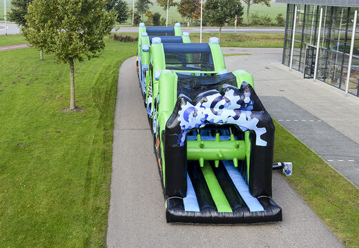 Zamów teraz swój 30-metrowy tor przeszkód w czerni i zieleni online. Zamów nadmuchiwane tory przeszkód w JB Dmuchańce Polska