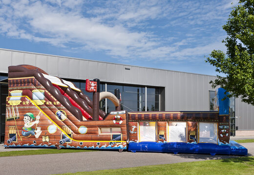 Mega dmuchana zjeżdżalnia w motywie świata Piratów z przeszkodami 3D dla dzieci. Kup nadmuchiwane zjeżdżalnie online w JB Dmuchańce Polska