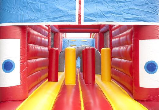 Unikalny 17-metrowy tor przeszkód w motywie straży pożarnej z 7 elementami gry i kolorowymi przedmiotami dla dzieci. Kup nadmuchiwane tory przeszkód online już teraz w JB Dmuchańce Polska