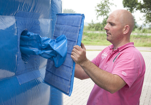 Do kupienia dmuchany tor do zabawy bungee z motywem strongman i opcją biegów dla dzieci i dorosłych Zamów online ciekawe opcje dmuchanych atrakcji dla dzieci do zabaw na świeżym powietrzu tylko w JB Dmuchance 
