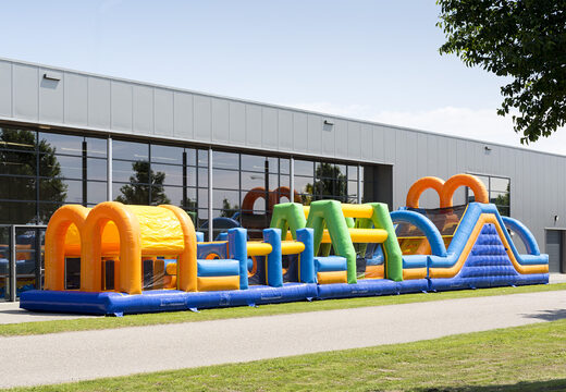 Zamów 27-metrowy podwójny tor przeszkód w wesołych kolorach dla dzieci. Zamów nadmuchiwane tory przeszkód już teraz online w JB Dmuchańce Polska