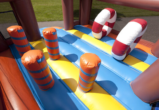 Imponująca nadmuchiwana zjeżdżalnia z motywem rekina z brodzikiem dla dzieci. Kup nadmuchiwane zjeżdżalnie online w JB Dmuchańce Polska