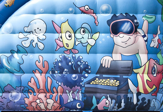 Zdobądź nadmuchiwaną zjeżdżalnię z motywem Wave z pofalowaną powierzchnią ślizgową i zabawnymi nadrukami podwodnego świata dla dzieci. Kup nadmuchiwane zjeżdżalnie online w JB Dmuchańce Polska