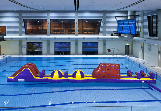 Kup wyjątkowy, nadmuchiwany, 17-metrowy tor szturmowy Mega Run XL z różnymi ekscytującymi obiektami dla młodszych i starszych. Zamów gry w nadmuchiwany basen już teraz online w JB Dmuchańce Polska