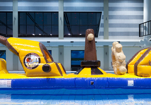 Kup nadmuchiwany tor przeszkód ze statkiem pirackim z zabawnymi przedmiotami dla młodszych i starszych. Zamów nadmuchiwane tory przeszkód online już teraz w JB Dmuchańce Polska