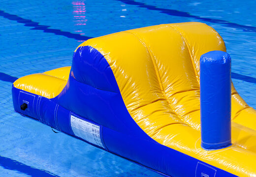 Zamów długi nadmuchiwany tor szturmowy na wieloryby z zabawnymi przeszkodami 3D dla młodych i starszych. Kup nadmuchiwane tory przeszkód online już teraz w JB Dmuchańce Polska