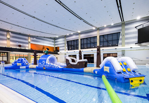 Kup unikalny nadmuchiwany tor przeszkód dla dwóch piratów dla małych i dużych. Zamów gry w nadmuchiwany basen już teraz online w JB Dmuchańce Polska