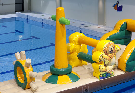 Zamów nadmuchiwany statek w motywie safari dla młodych i starszych. Kup nadmuchiwane atrakcje wodne online już teraz w JB Dmuchańce Polska