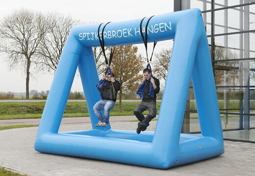 Na sprzedaż wiszące spodnie, gra z dmuchanych elementów do urozmaicenia imprezy urodzinowej lub integracyjnej. Zamów wyjątkowe dmuchańce od producenta JB Dmuchance 