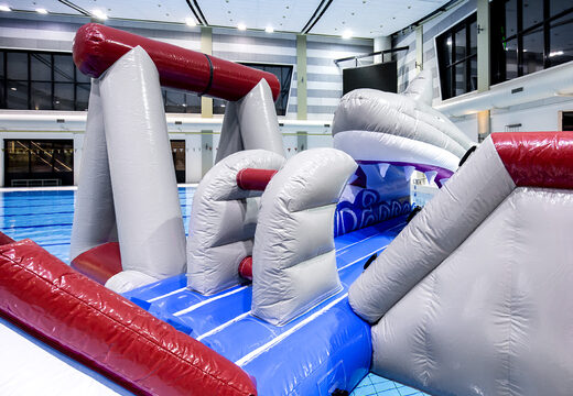 Zamów hermetyczną nadmuchiwaną wyspę do zabawy z motywem rekina z lianą, wieżą wspinaczkową, okrągłą zjeżdżalnią i przeszkodami dla małych i dużych. Kup nadmuchiwane gry w bilard już teraz online na JB Dmuchańce Polska