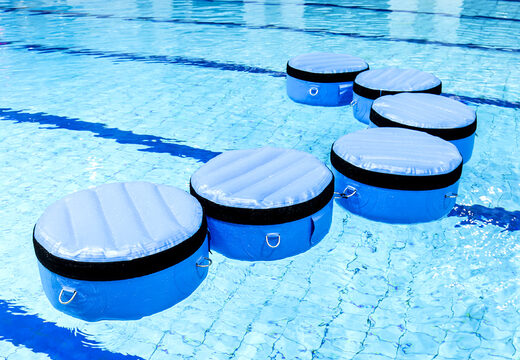 Zamów dmuchane lilie wodne z możliwością podłączenia zarówno dla młodych, jak i starszych. Kup nadmuchiwane atrakcje wodne online już teraz w JB Dmuchańce Polska