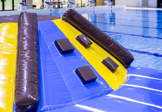 Kup hermetyczną zjeżdżalnię w pirackim motywie dla młodszych i starszych. Zamów nadmuchiwane atrakcje wodne już teraz online w JB Dmuchańce Polska