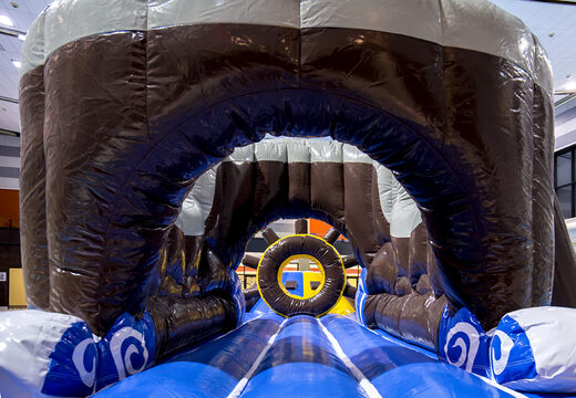 Fajna wyspa zabaw o tematyce pirackiej z winoroślą, wieżą wspinaczkową, okrągłą zjeżdżalnią i przeszkodami dla młodszych i starszych. Zamów gry w nadmuchiwany basen już teraz online w JB Dmuchańce Polska