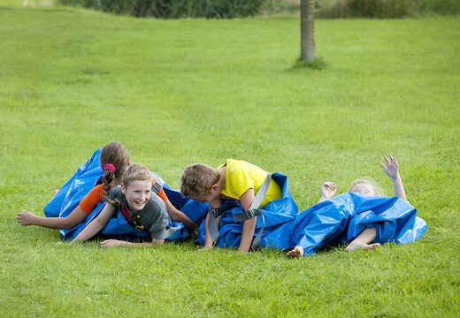 Kup niebieskie spodnie imprezowe, które mogą pomieścić 4 osoby zarówno dla starszych, jak i młodych. Zamów nadmuchiwane przedmioty online w JB Dmuchańce Polska