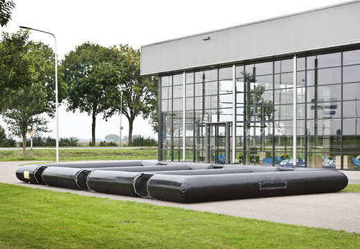 Boiska piłkarskie Panna podzielone na trzy mniejsze boiska, idealne zarówno do mniejszych, jak i większych zajęć sportowych. Kup nadmuchiwane boiska do piłki nożnej panna już teraz online w JB Dmuchańce Polska