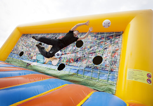 Kup bramkę do piłki nożnej z dmuchanym łóżkiem dla małych i dużych. Zamów nadmuchiwaną bramkę do piłki nożnej z łóżkiem już teraz online w JB Dmuchańce Polska