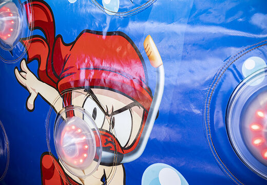 Zamów motyw podwodny IPS Splash Wall - szczegółowy nadruk ze strumieniem wody u góry dla młodych i starszych. Kup nadmuchiwane ściany IPS Splash teraz online w JB Dmuchańce Polska