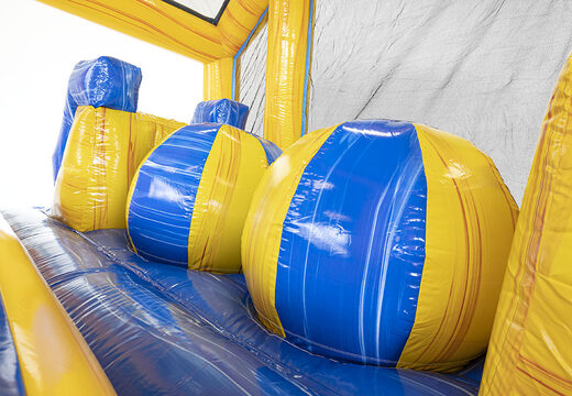 Zamów modułowy 19-metrowy tor przeszkód z motywem marmuru z odpowiednimi obiektami 3D dla dzieci. Kup nadmuchiwane tory przeszkód online już teraz w JB Dmuchańce Polska