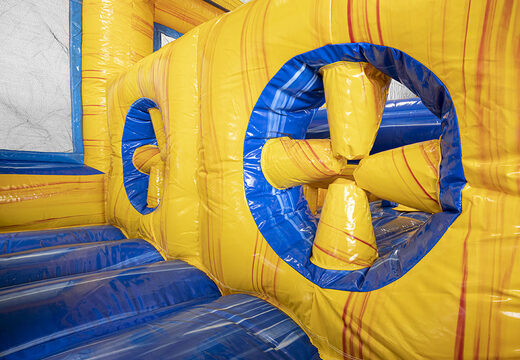 Zamów 19-metrowy tor przeszkód w marmurowym motywie z dopasowanymi obiektami 3D i podwójnymi torami w różnych motywach dla dzieci. Kup nadmuchiwane tory przeszkód online już teraz w JB Dmuchańce Polska