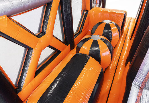 Zamów 40-elementowy gigantyczny, modułowy, dmuchany tor przeszkód Ball Hopper dla dzieci. Kup nadmuchiwane tory przeszkód online już teraz w JB Dmuchańce Polska