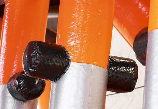 Mega nadmuchiwany 40-częściowy giga modularny tor szturmowy Edge Walker dla dzieci. Zamów nadmuchiwane tory przeszkód online już teraz w JB Dmuchańce Polska