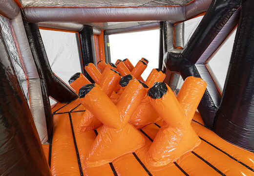 Kup nadmuchiwany 40-częściowy giga modułowy tor szturmowy X-Corner dla dzieci. Zamów nadmuchiwane tory przeszkód online już teraz w JB Dmuchańce Polska