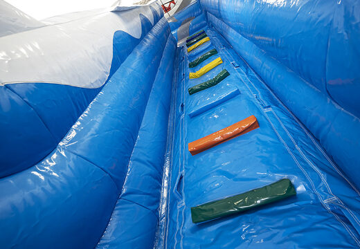 Kup spektakularną nadmuchiwaną zjeżdżalnię z motywem rekina z zabawnymi nadrukami i obiektami 3D dla dzieci. Zamów nadmuchiwane zjeżdżalnie już teraz online w JB Dmuchańce Polska