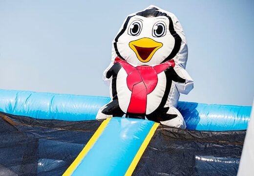 Nadmuchiwany dmuchany zamek w motywie Krainy Lodu ze zjeżdżalniami i zabawnymi przeszkodami z nadrukami dla dzieci. Kup dmuchane zamki online w JB Dmuchańce Polska