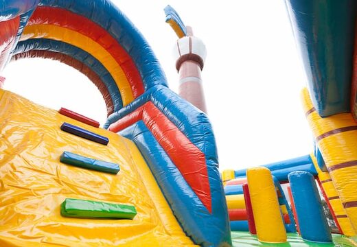 Duży nadmuchiwany, kryty dmuchany zamek piracki do zabawy ze zjeżdżalnią w motywie Lego dla dzieci. Kup dmuchane zamki online w JB Dmuchańce Polska