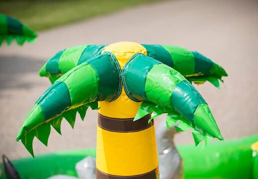 Wielofunkcyjny dmuchany zamek w dżungli z plastikowymi piłkami i obiektami 3D dla dzieci. Kup dmuchane zamki online w JB Dmuchańce Polska