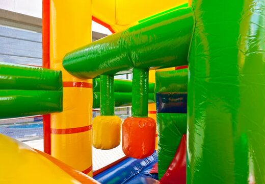 Wielofunkcyjny lew leżaczek ze zjeżdżalnią, słupkami na powierzchni do skakania i efektownymi obiektami 3D dla dzieci. Zamów nadmuchiwane leżaczki online w JB Dmuchańce Polska