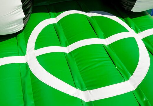 Kup średni nadmuchiwany leżaczek z motywem piłki nożnej do gry wieloosobowej ze zjeżdżalnią dla dzieci. Zamów nadmuchiwane leżaczki online w JB Dmuchańce Polska