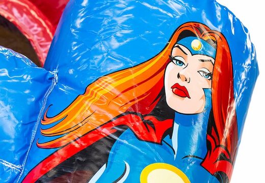 Średni dmuchany leżaczek do gry wieloosobowej z motywem superbohatera ze zjeżdżalnią dla dzieci. Zamów nadmuchiwane leżaczki online w JB Dmuchańce Polska