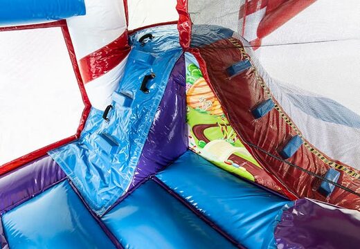 Wielofunkcyjny bramkarz z krainy słodyczy z obiektami 3D w środku i zjeżdżalnią dla dzieci. Kup nadmuchiwane leżaczki online w JB Dmuchańce Polska