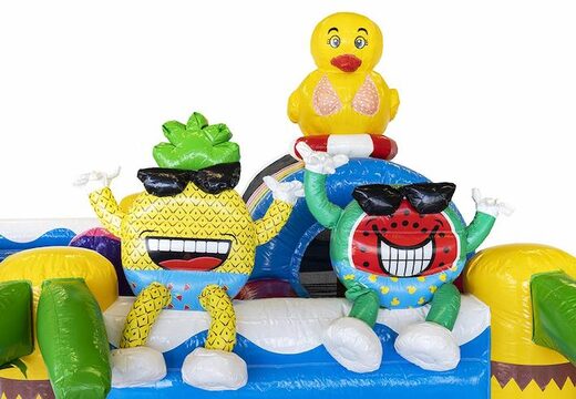 Kup nadmuchiwaną poduszkę powietrzną ze zjeżdżalnią w letniej imprezie dla dzieci
