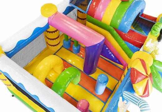 Zamów nadmuchiwaną poduszkę powietrzną ze zjeżdżalnią w letnim motywie dla dzieci