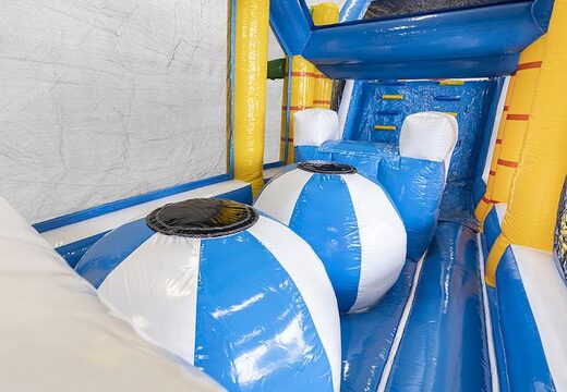 Surfuj po nadmuchiwanym 19-metrowym torze przeszkód z dopasowanymi obiektami 3D dla dzieci. Kup nadmuchiwane tory przeszkód online już teraz w JB Dmuchańce Polska